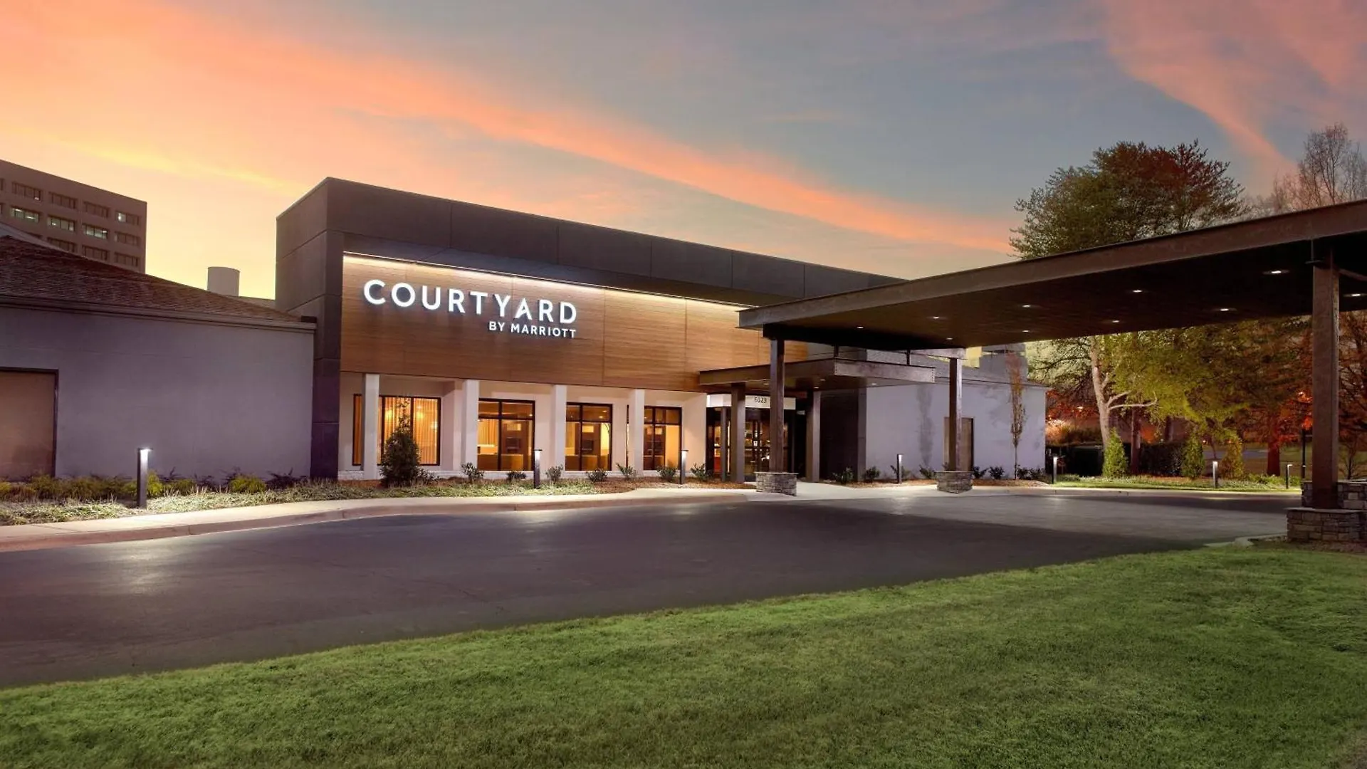 Courtyard Charlotte Southpark Hotel